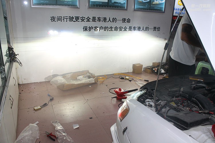 貴陽三菱翼神改裝大燈燈光升級氙氣燈雙光透鏡惡魔眼天使眼