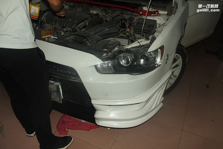 貴陽三菱翼神改裝大燈燈光升級氙氣燈雙光透鏡惡魔眼天使眼