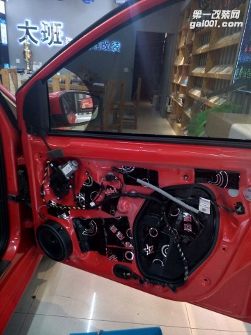 濟(jì)寧市鄒城大班汽車音響改裝大眾POLO升級DSP4.1音響系統(tǒng)