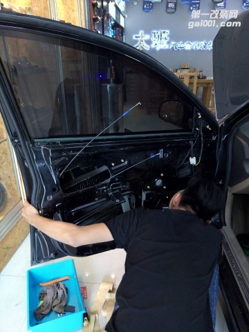 濟寧市鄒城大班汽車音響改裝引擎蓋隔音隔音+流水槽隔音+前門隔音+勁浪165AS音響安裝