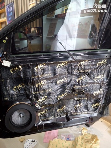 濟寧市鄒城大班汽車音響改裝引擎蓋隔音隔音+流水槽隔音+前門隔音+勁浪165AS音響安裝