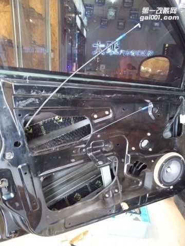 濟寧市鄒城大班汽車音響改裝引擎蓋隔音隔音+流水槽隔音+前門隔音+勁浪165AS音響安裝