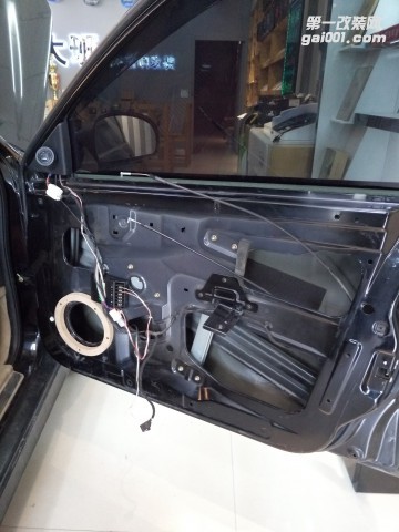 濟寧市鄒城大班汽車音響改裝引擎蓋隔音隔音+流水槽隔音+前門隔音+勁浪165AS音響安裝