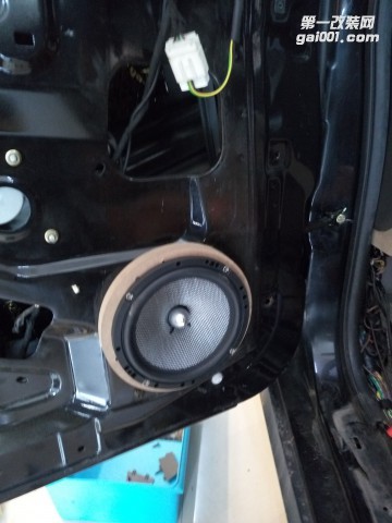 濟寧市鄒城大班汽車音響改裝引擎蓋隔音隔音+流水槽隔音+前門隔音+勁浪165AS音響安裝