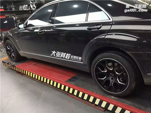 奔馳S500輪轂改裝升級(jí)--長(zhǎng)沙大張其轂輪轂