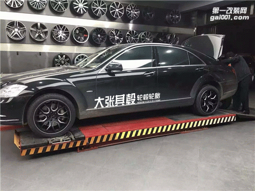 奔馳S500輪轂改裝升級(jí)--長(zhǎng)沙大張其轂輪轂