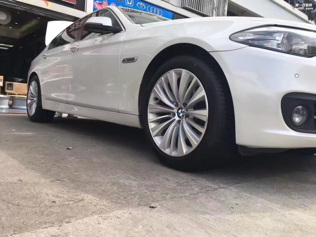 寶馬，換 原裝 19寸 完工！
