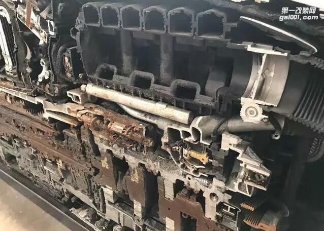 百萬保時捷被切蛋糕，露出內(nèi)臟終于知道什么是豪車