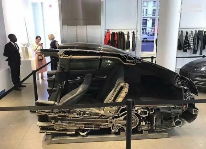百萬保時捷被切蛋糕，露出內(nèi)臟終于知道什么是豪車