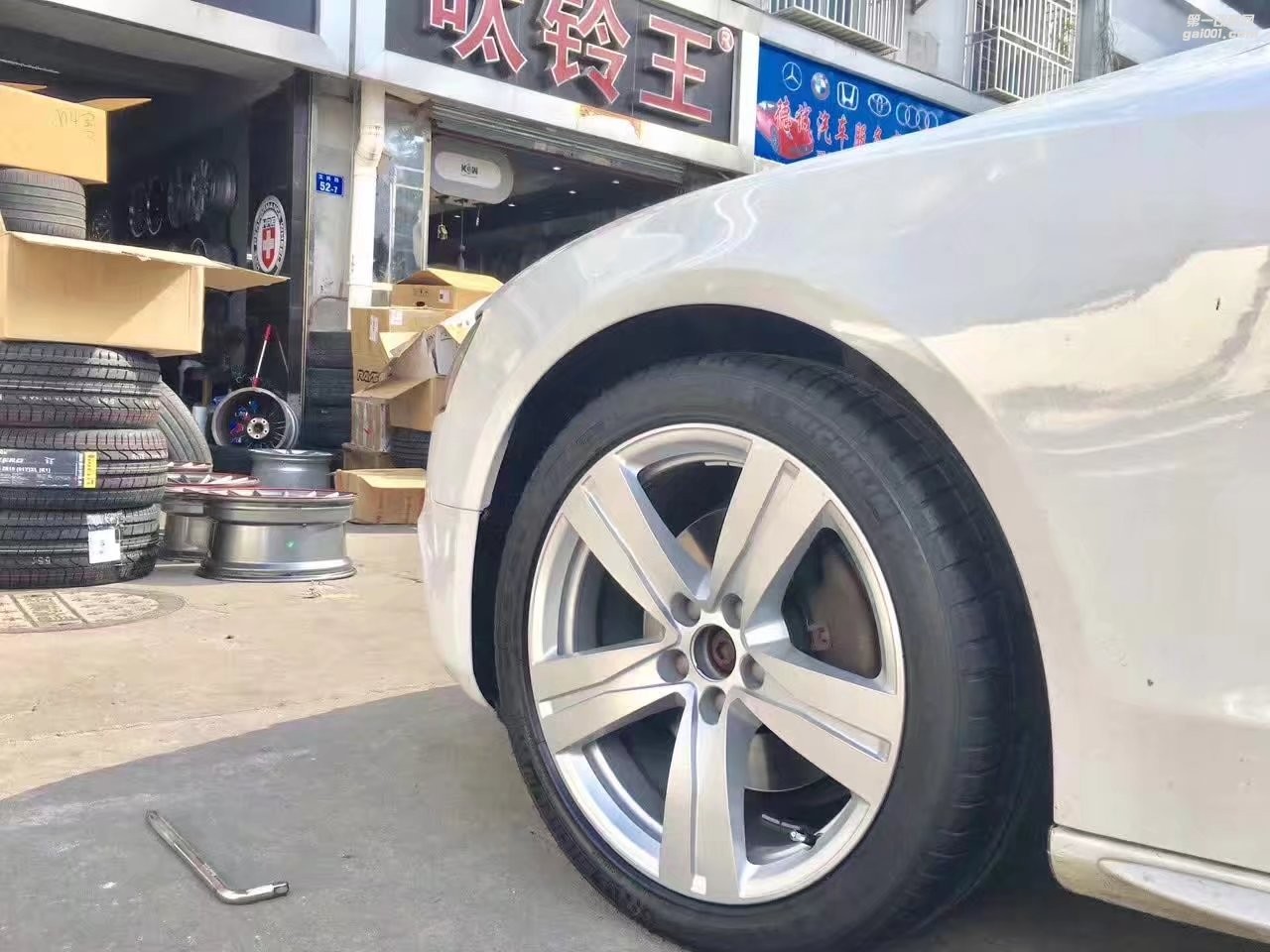 奧迪，換 原裝 18寸 完工！
