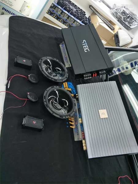 青海西寧汽車音響改裝—豐田漢蘭達(dá)改裝音響全車升級(jí)-西寧精藝精作品