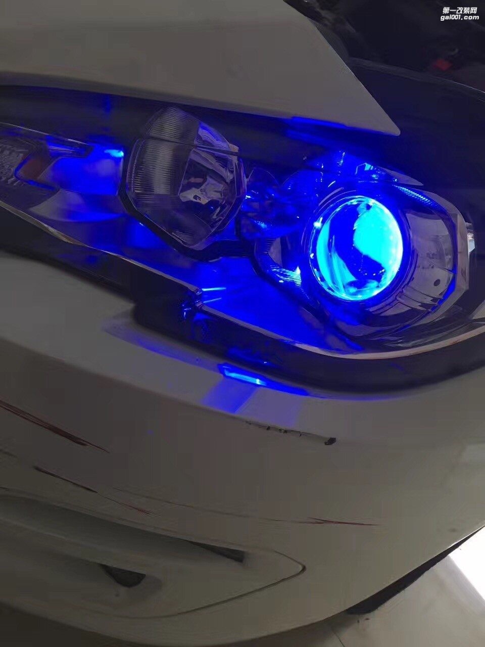 標(biāo)志408升級(jí)GTR透鏡氙氣大燈藍(lán)色惡魔眼