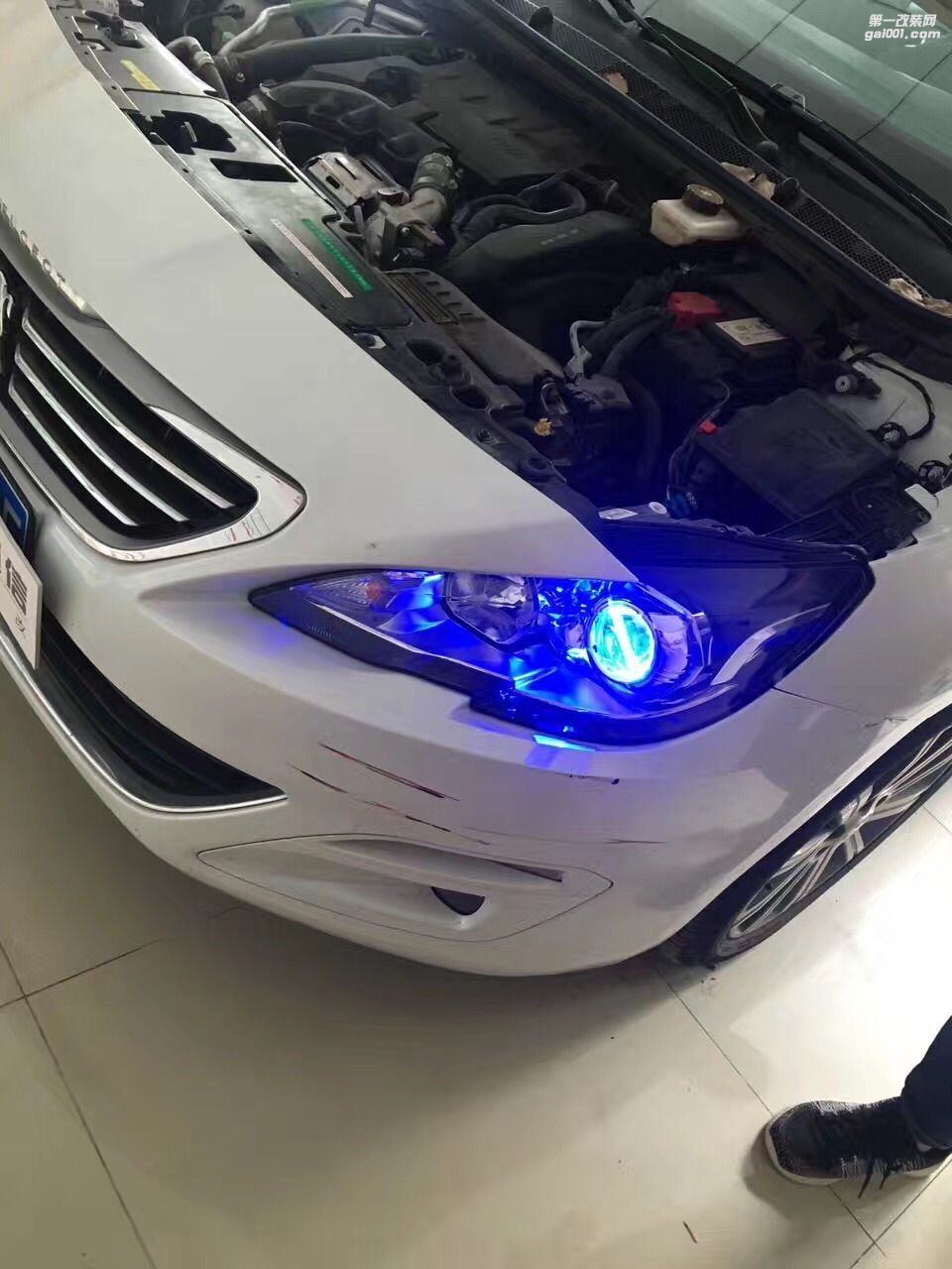 標(biāo)志408升級(jí)GTR透鏡氙氣大燈藍(lán)色惡魔眼
