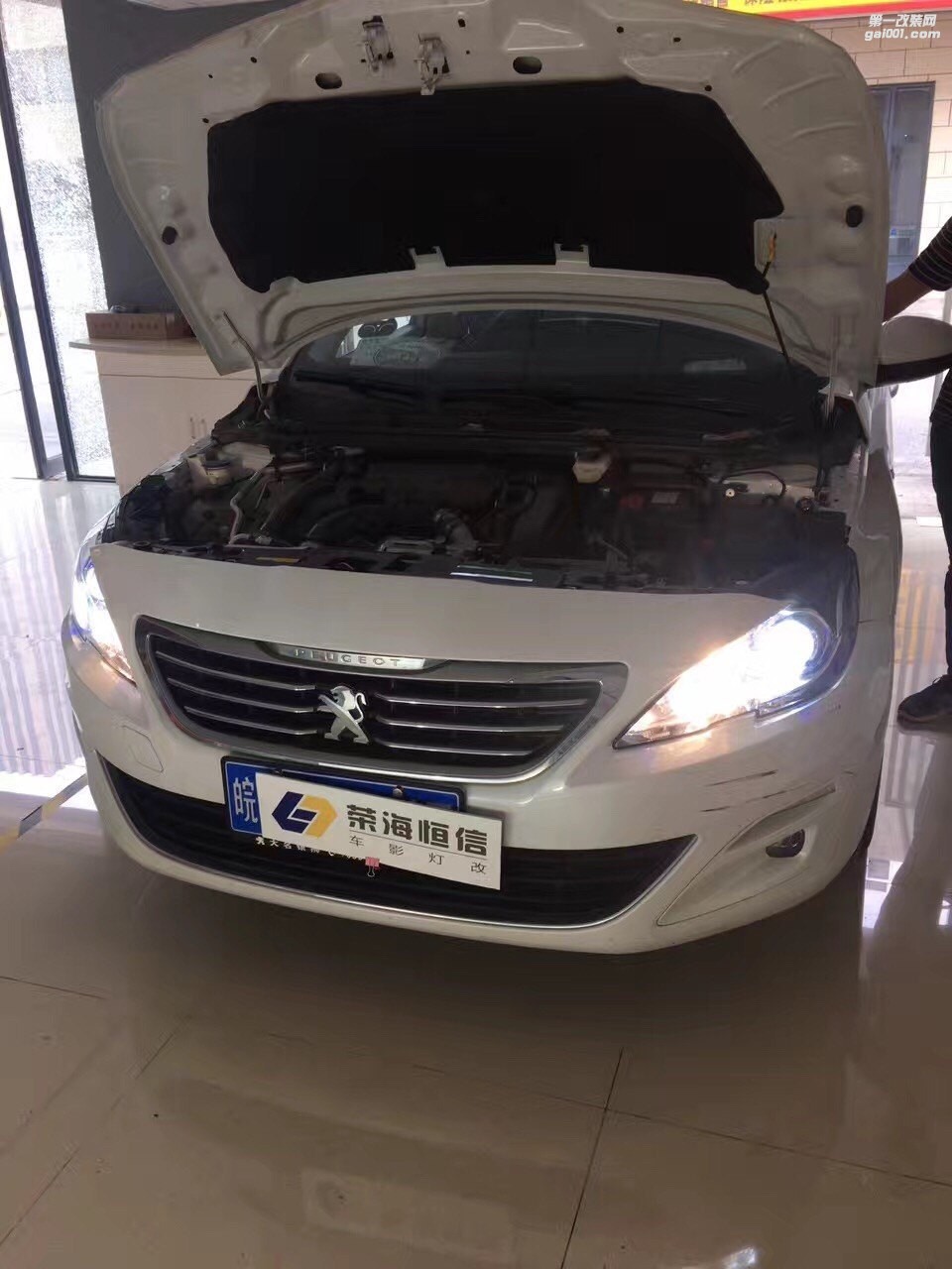 標(biāo)志408升級(jí)GTR透鏡氙氣大燈藍(lán)色惡魔眼
