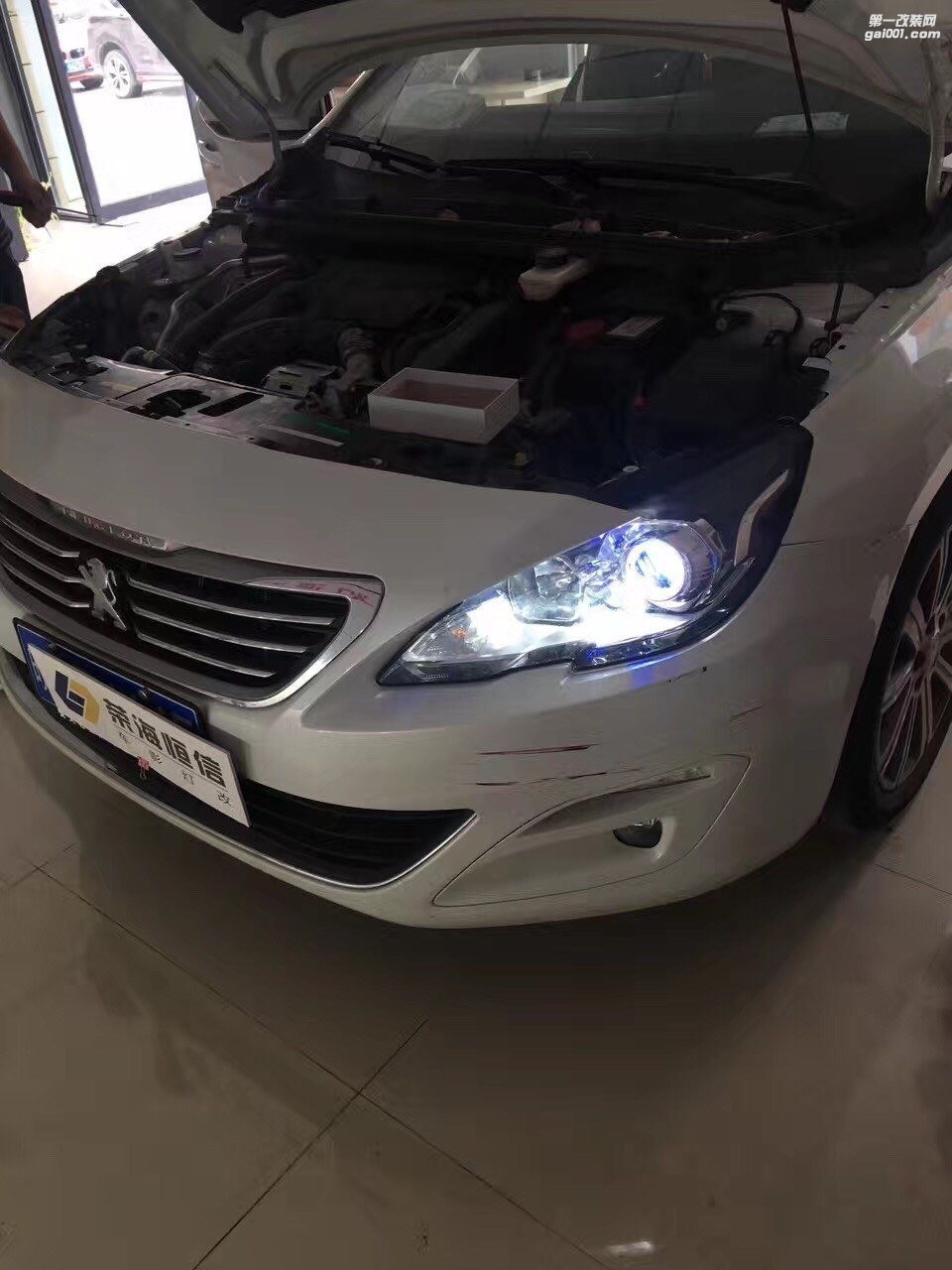 標(biāo)志408升級(jí)GTR透鏡氙氣大燈藍(lán)色惡魔眼