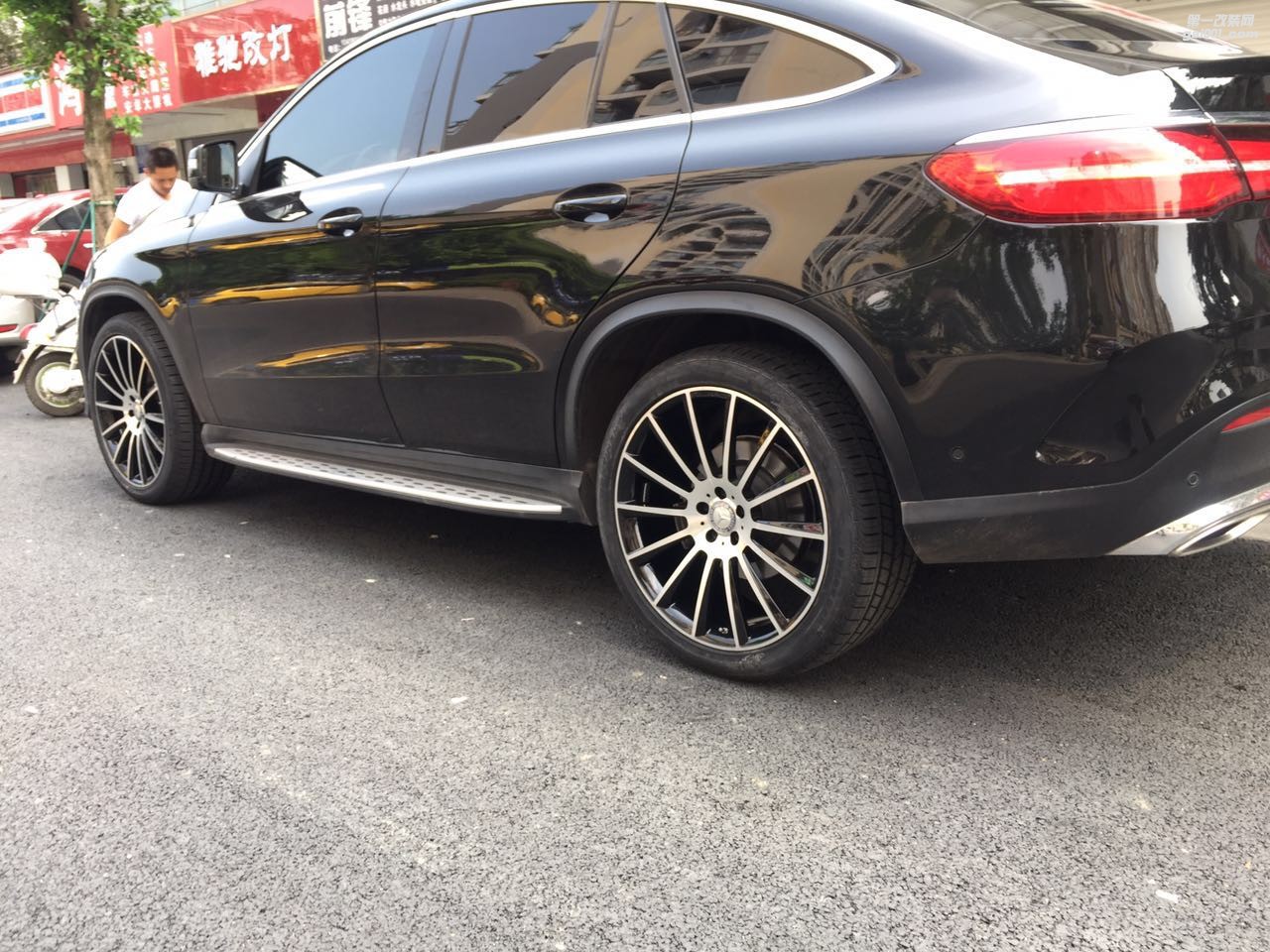 奔馳GLE400 20寸升級(jí)22寸私人定制AMG鍛造輪轂