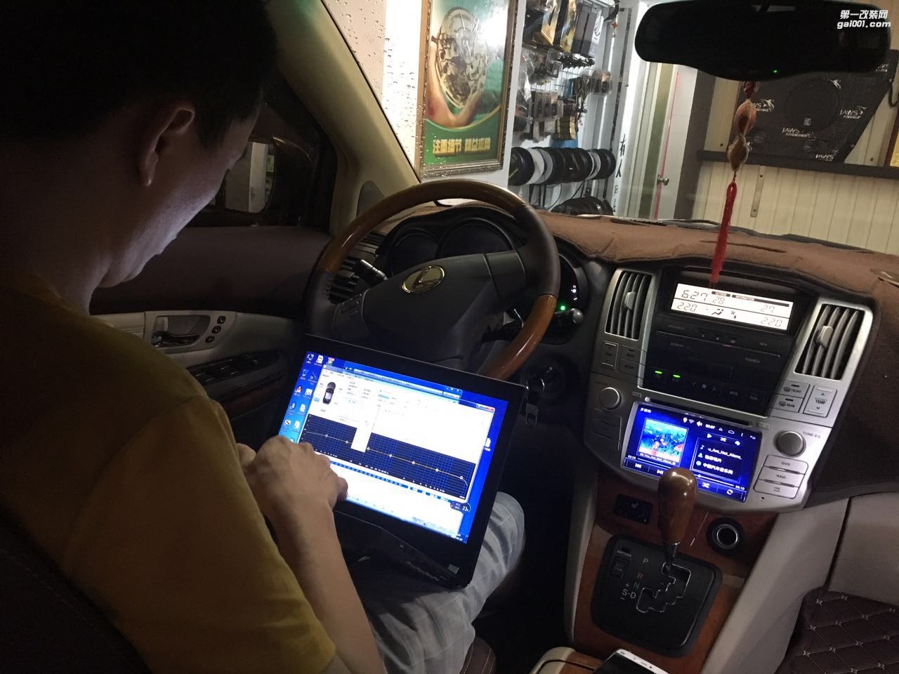 雷克薩斯RX汽車音響隔音改裝升級(jí)交流空間佳作 汕頭車韻汽車音響定制中心