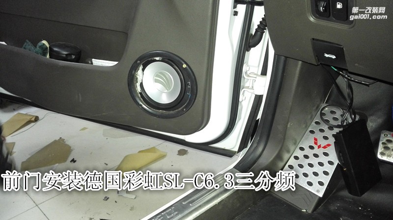 還原完美聲場(chǎng)五菱榮光V音響改裝德國(guó)彩虹三分頻加裝處理器-鄭州金聲音響改裝