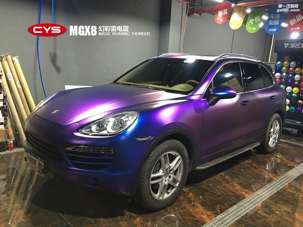 四川成都車衣裳保時(shí)捷卡宴幻彩雷電藍(lán)MGX8汽車改色貼膜