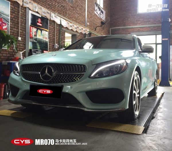 四川成都車衣裳奔馳C180馬卡龍?jiān)鹿庥馦R070汽車改色貼膜