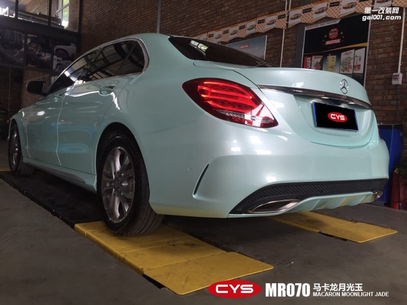 四川成都車衣裳奔馳C180馬卡龍?jiān)鹿庥馦R070汽車改色貼膜
