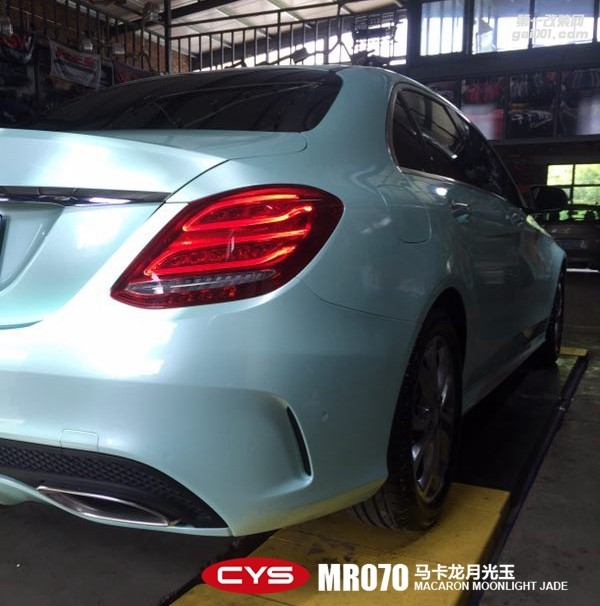 四川成都車衣裳奔馳C180馬卡龍?jiān)鹿庥馦R070汽車改色貼膜