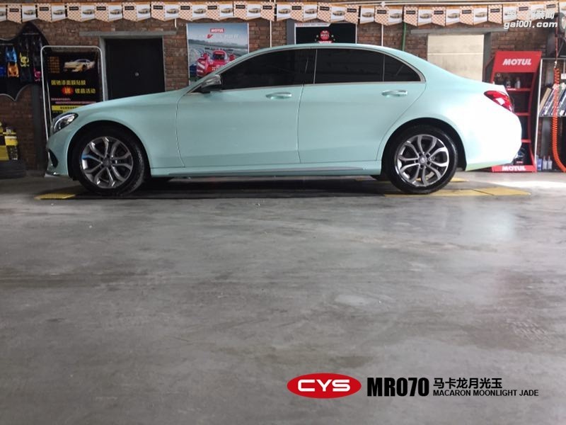 四川成都車衣裳奔馳C180馬卡龍?jiān)鹿庥馦R070汽車改色貼膜