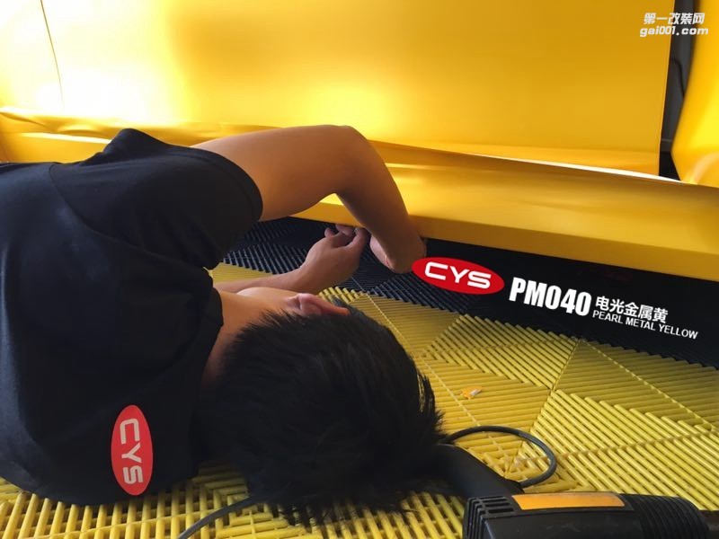 四川成都車衣裳寶馬523電光金屬黃PM040汽車改色貼膜