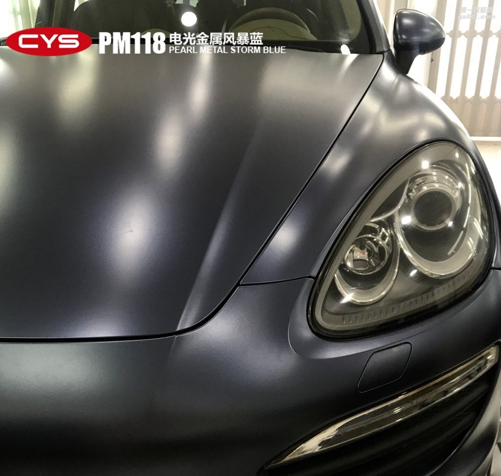 四川成都車衣裳保時(shí)捷卡宴亮黑汽車改色貼膜