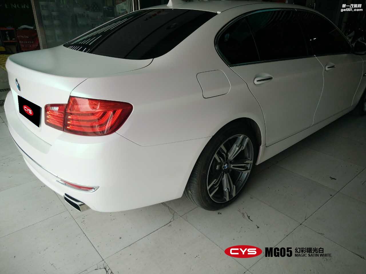 北京寶馬5系 CYS幻彩曙光白 MG05 汽車改色貼膜