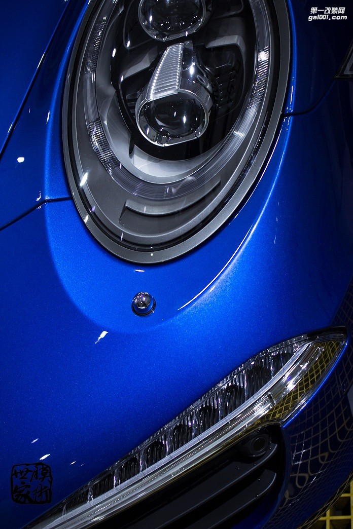 成都新買(mǎi)保時(shí)捷911全車(chē)施工車(chē)身透明膜，隱形車(chē)衣