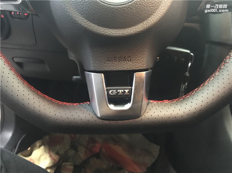 高爾夫改裝多功能方向盤 升級(jí)多功能方向盤