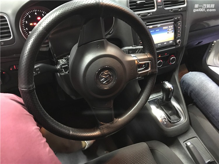 高爾夫改裝多功能方向盤 升級(jí)多功能方向盤