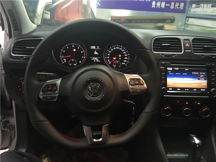 高爾夫改裝多功能方向盤 升級(jí)多功能方向盤