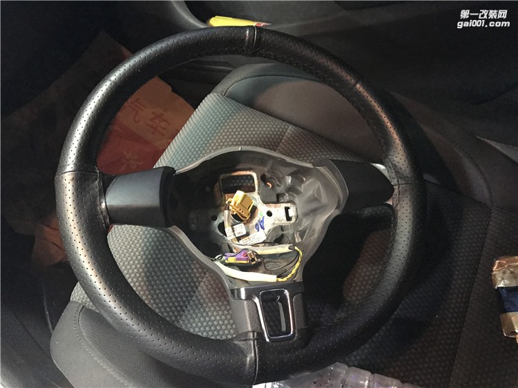 高爾夫改裝多功能方向盤 升級(jí)多功能方向盤