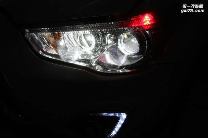 廣州勁炫改燈 勁炫汽車大燈改裝升級(jí)四透鏡四近光四遠(yuǎn)光