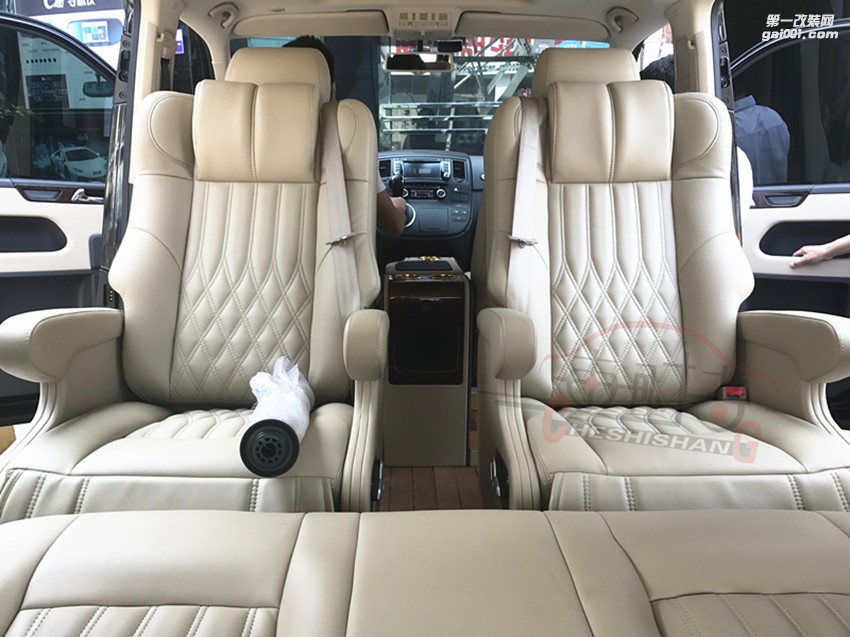 河南商務(wù)車內(nèi)飾改裝基地/鄭州大眾凱路威內(nèi)飾改裝廠家