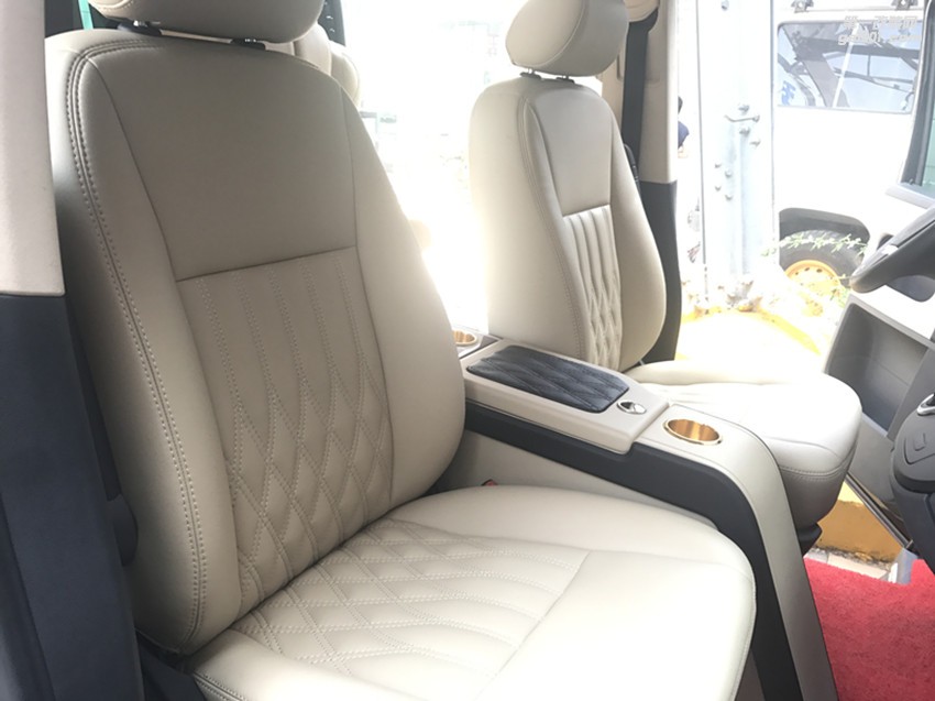 河南商務(wù)車內(nèi)飾改裝基地/鄭州大眾凱路威內(nèi)飾改裝廠家