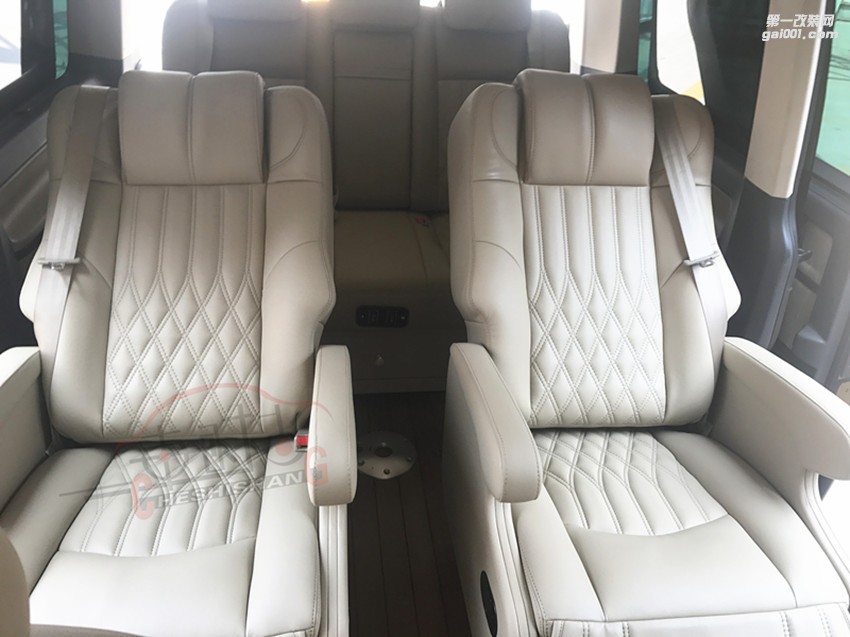 河南商務(wù)車內(nèi)飾改裝基地/鄭州大眾凱路威內(nèi)飾改裝廠家