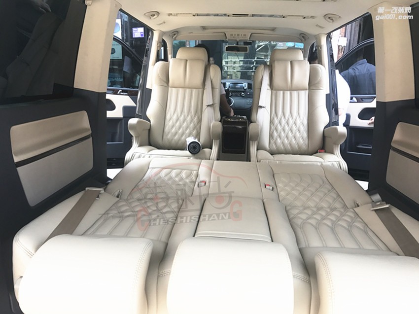 河南商務(wù)車內(nèi)飾改裝基地/鄭州大眾凱路威內(nèi)飾改裝廠家