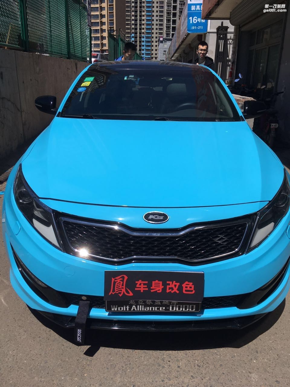 四川成都車衣裳起亞K5亮淺藍湯車改色貼膜