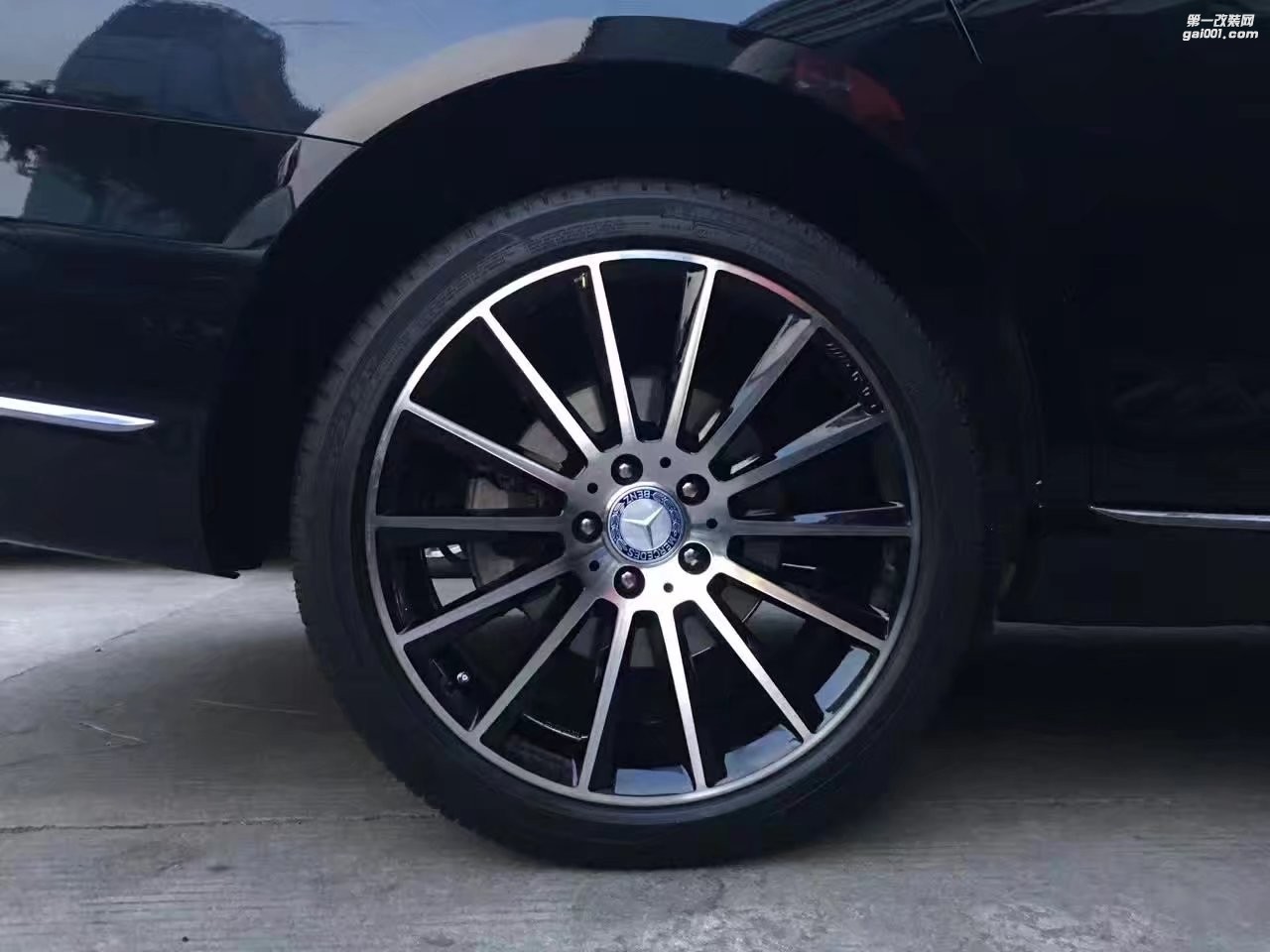 奔馳，換 奔馳 原裝 AMG 完工！