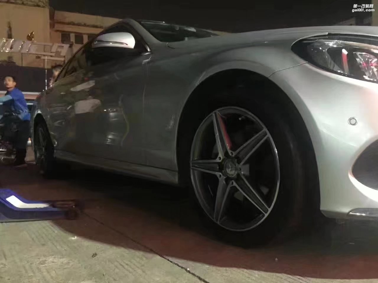 奔馳，換 原裝 AMG 18寸 完工！