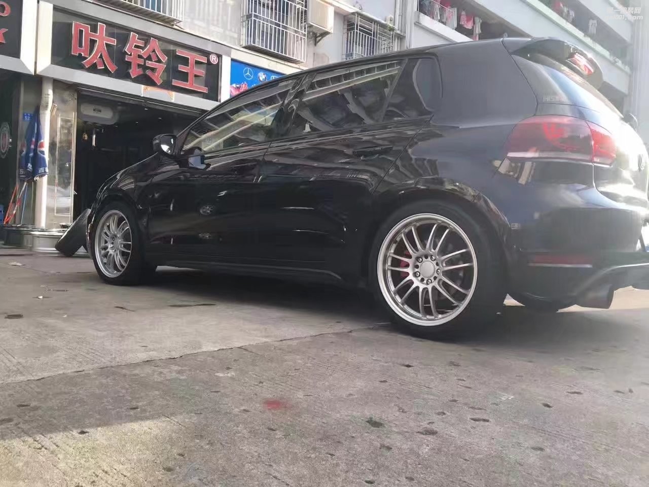 大眾,換 RE30 18寸 完 工 !