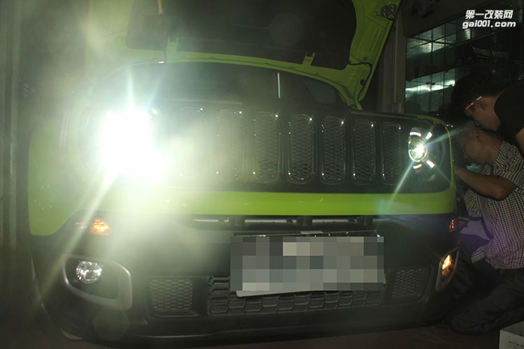 吉普自由俠升級改裝大燈總成 前后呼應(yīng) 專車專用