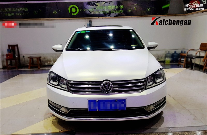 鄭州汽車改色邁騰亞面白變金貼膜圖片