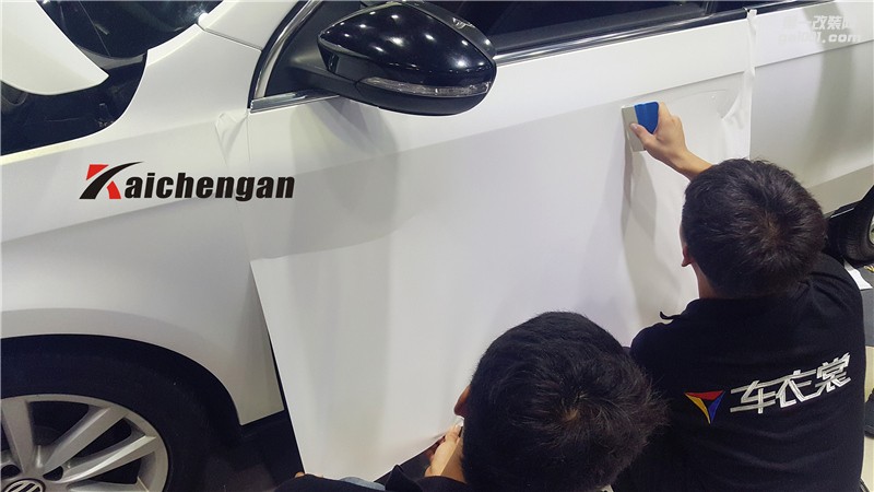 鄭州汽車改色邁騰亞面白變金貼膜圖片