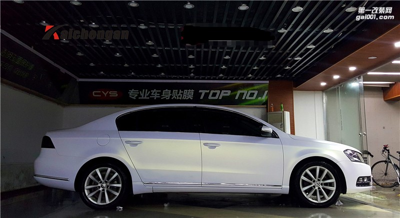 鄭州汽車改色邁騰亞面白變金貼膜圖片