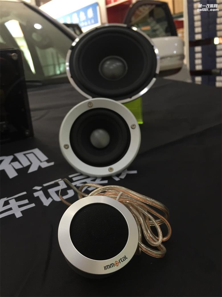 菏澤霸道普拉多改裝漫步者音麥圖三分頻汽車音響漫步者環(huán)保隔音
