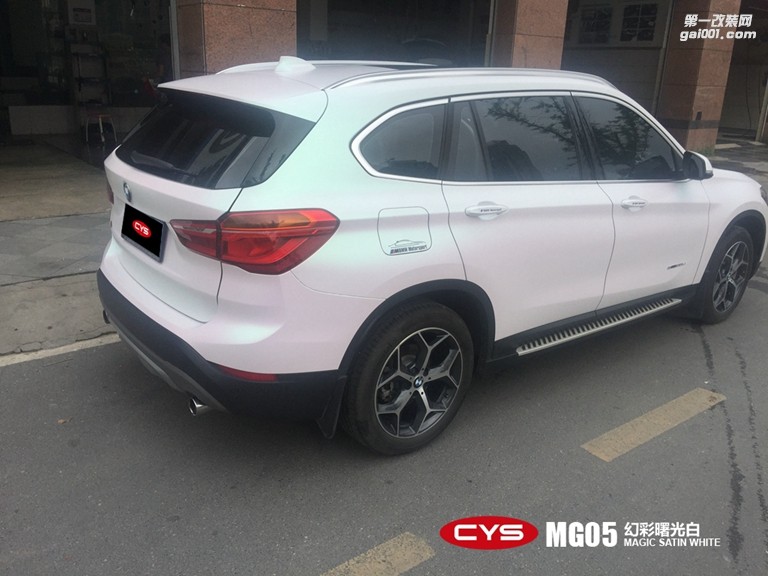 北京寶馬X1 CYS幻彩曙光白 MG05 汽車(chē)改色貼膜